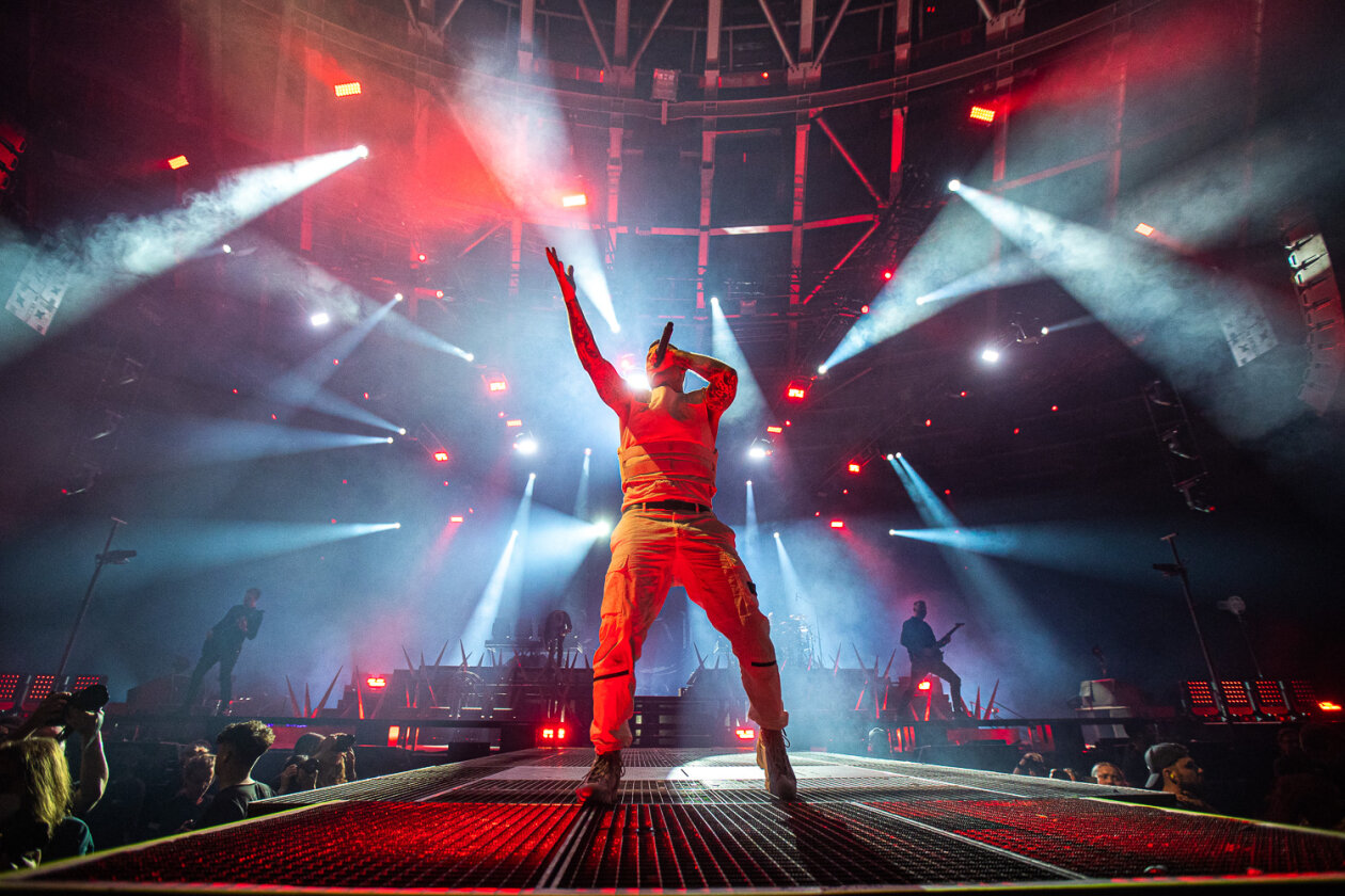 Parkway Drive Parkway Drive 2022 im Velodrom Berlin (28/30) Parkway Drive stellen im Parkway Drive Parkway Drive 2022 im Velodrom Berlin (28/30) Parkway Drive stellen im