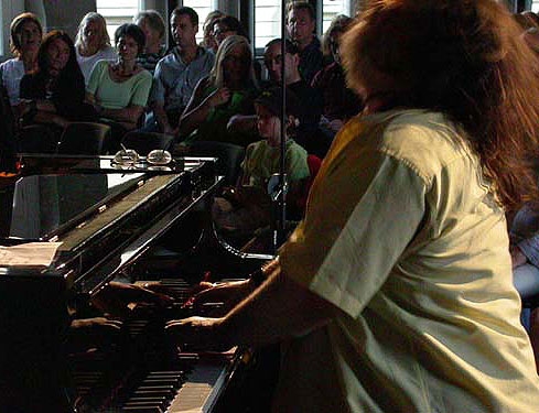 Patrick Manzecchi – Manzecchi mit der Piano-Legende Richie Beirach. – ... dass Jazz zum headbangen verführt ...
