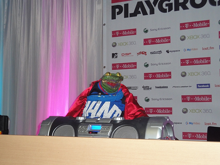 Puppetmastaz – Wizard The Lizard eröffnet die Pressekonferenz mit seinen Soloplänen.