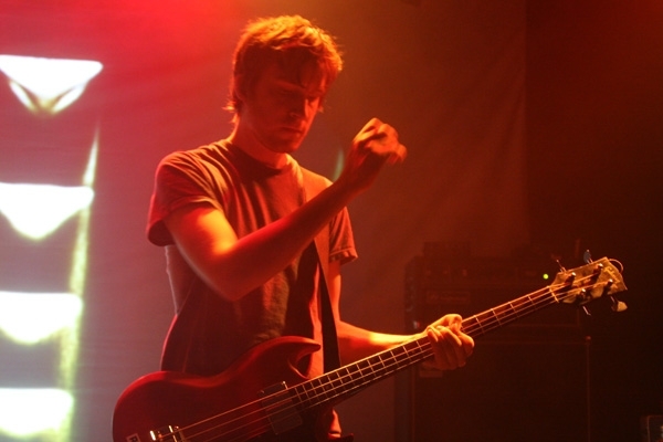 Ratatat – Evan Mast am Bass.
