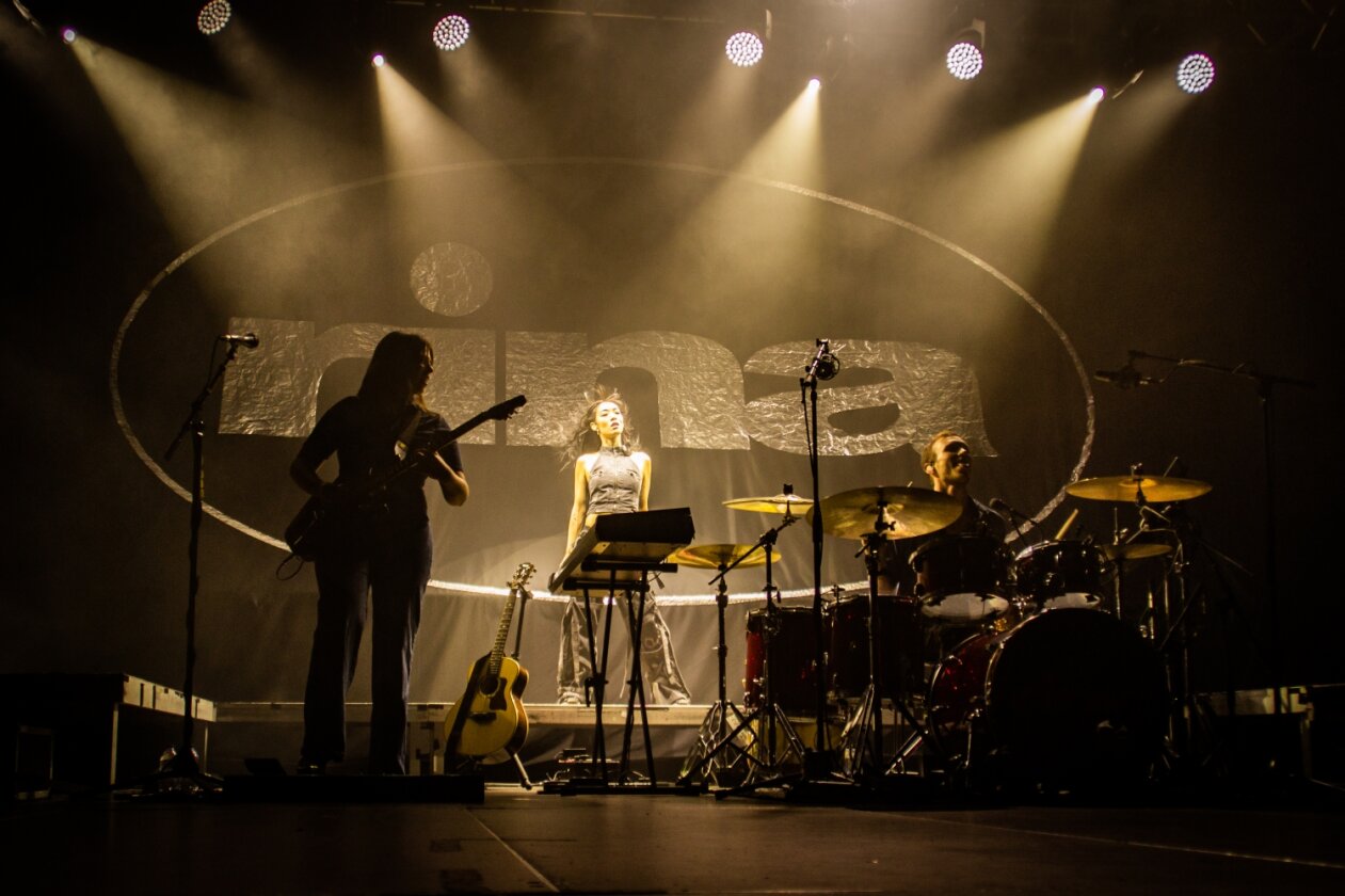 Rina Sawayama Rina Sawayama und Band. (17/20) Rina Sawayama auf