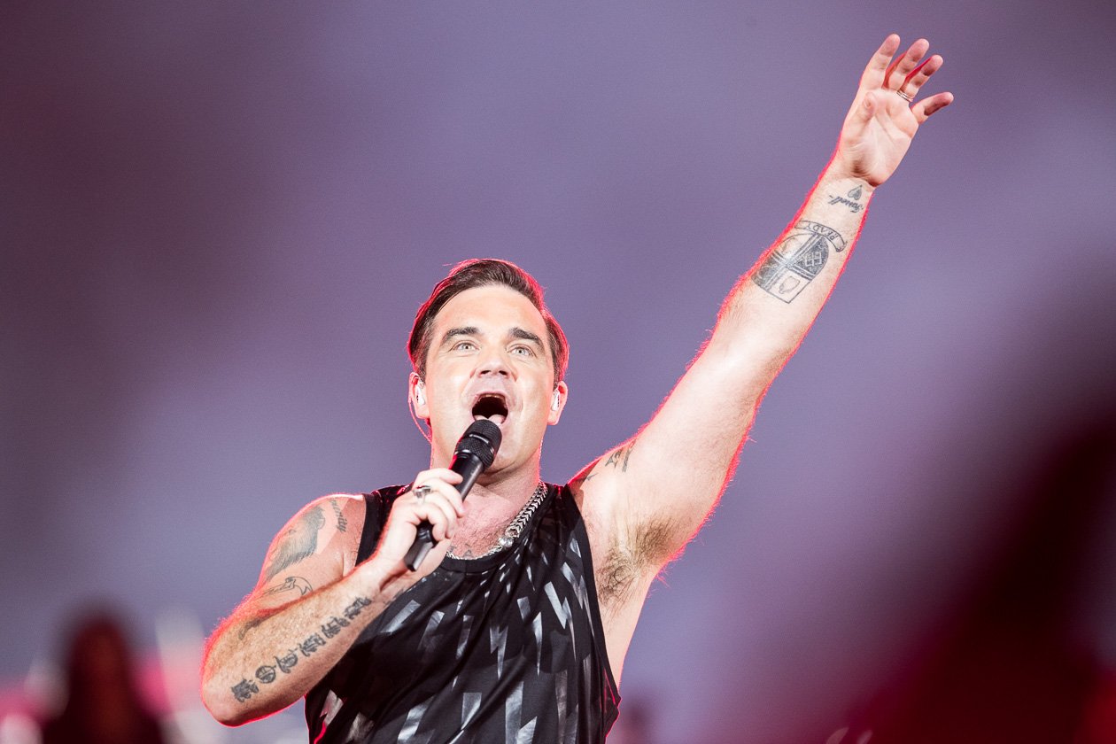 Robbie Williams Robbie williams. (17/22) Weit über 40.000 wollten den britischen Popstar auf Robbie Williams Robbie williams. (17/22) Weit über 40.000 wollten den britischen Popstar auf