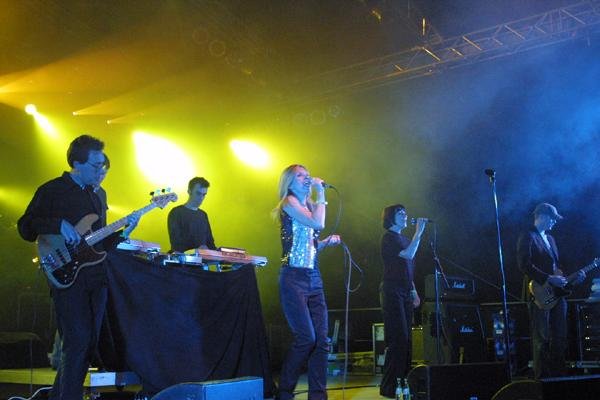 Saint Etienne – Die britische Edel-Pop-Band live im Kölner Jugendpark. – 