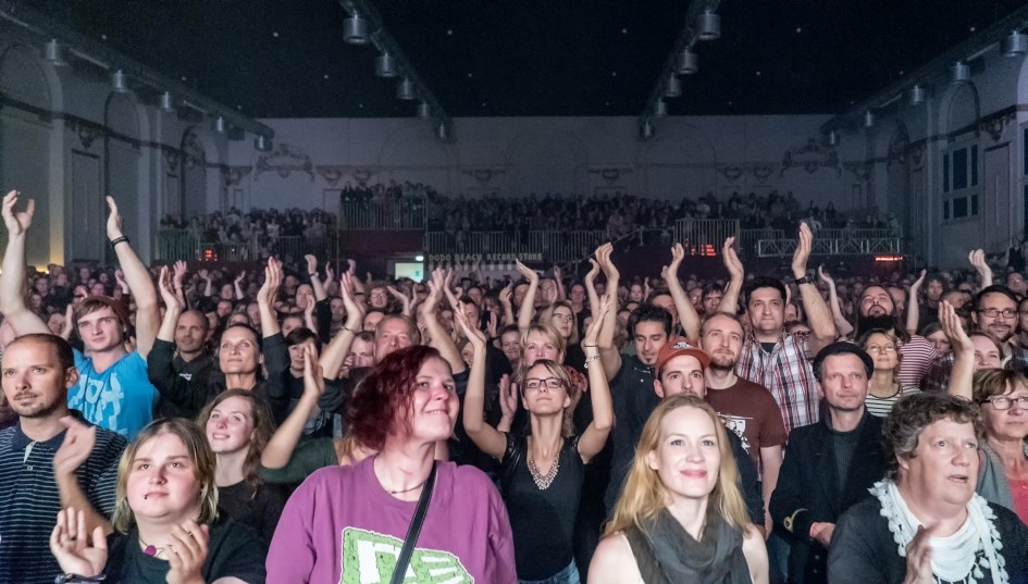 20 Jahre Rock'n'Roll. On stage. Wo sonst. – Selig-Fans.