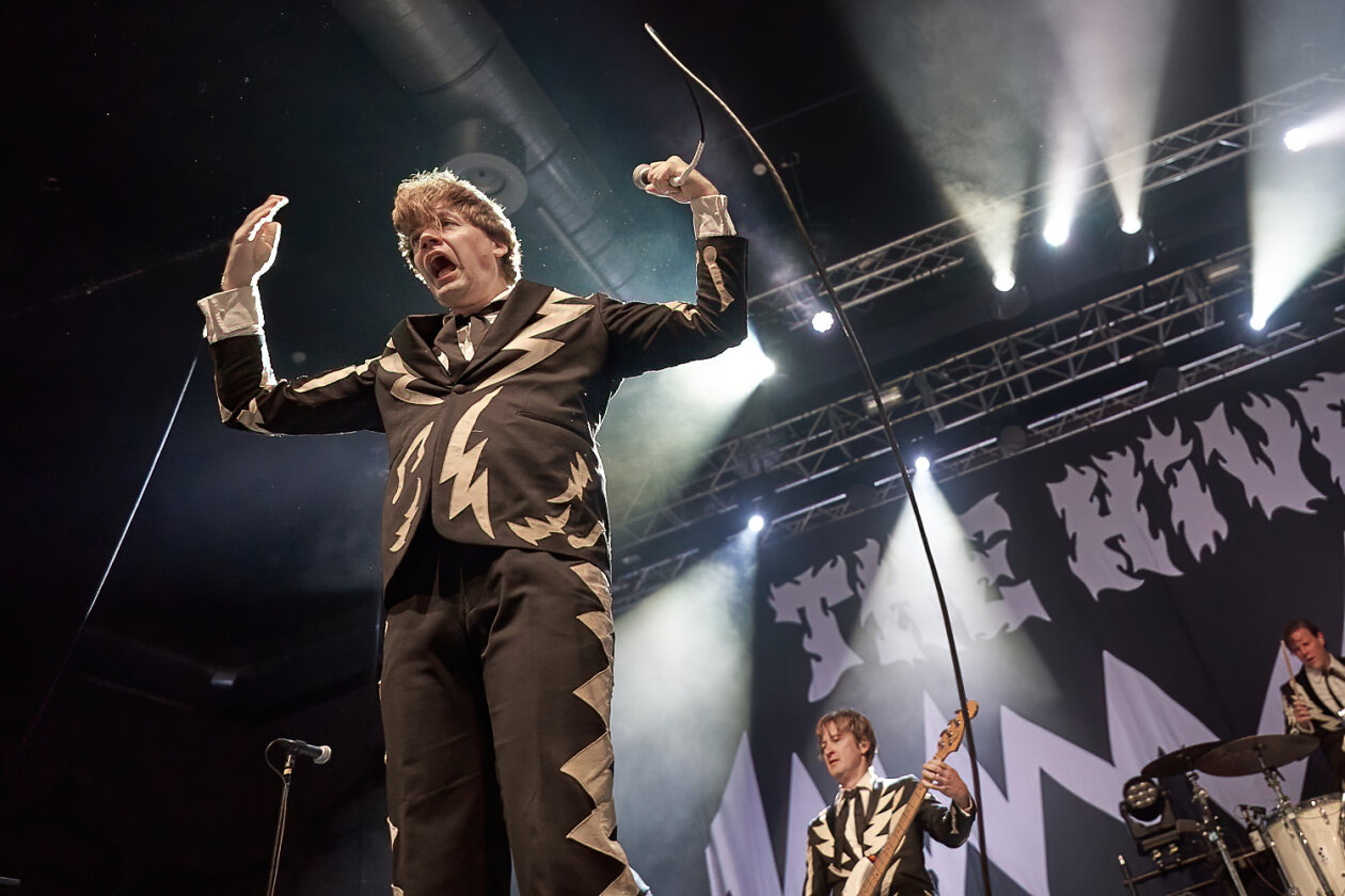 The Hives – The Hives.