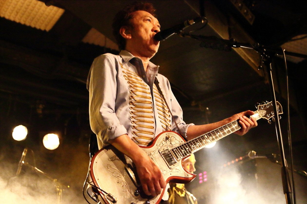 Tomoyasu Hotei Hotei. (8/8) Ein Japaner in der Hauptstadt. laut