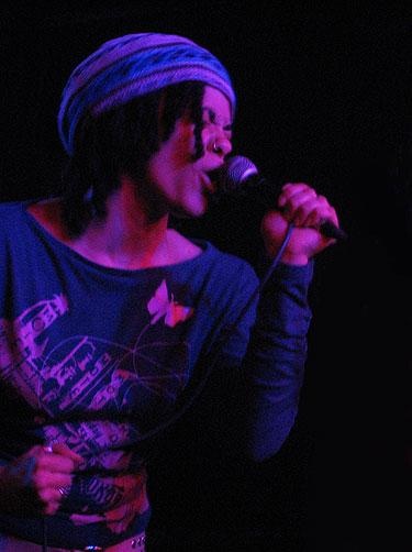 Ursula Rucker predigte auf ihrer "Ma'at Mama"-Tour 2006 auch im Wiener Flex. – 