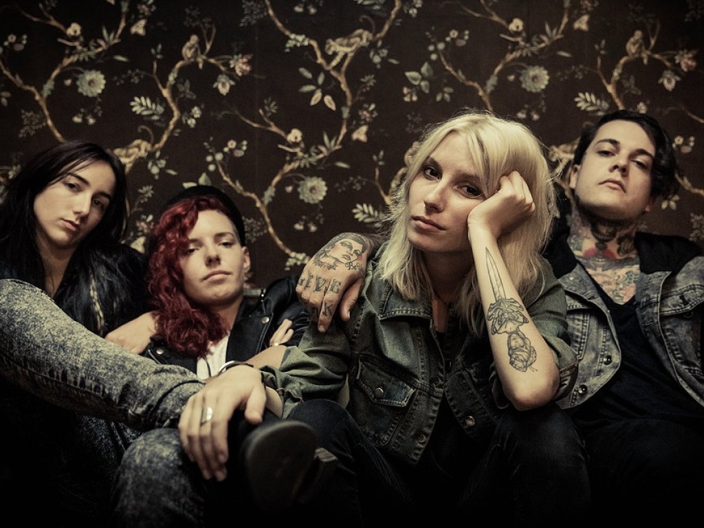 Velvet Two Stripes laut.de Band