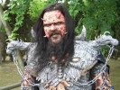 Seinen natürlichen Spieltrieb kann er nur schwer unterdrücken.|&copy; LAUT AG (Fotograf: Andreas Fischer)