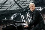 Mit großer Band und Produktion an den Schauplätzen der Weltmeisterschaft.|&copy; laut.de (Fotograf: Peter Wafzig)
