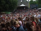 Christina stürmt die Burgruine bei Singen., Live auf dem Hohentwiel | © laut.de (Fotograf: Klaus Werz)