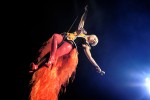 P!nk schwebt in die Oberhausener Arena ein...|&copy; laut.de (Fotograf: Peter Wafzig)