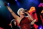 P!nk live in Der Arena in Oberhausen.|&copy; laut.de (Fotograf: Peter Wafzig)