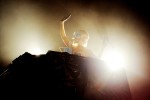 Kurz nach 21 Uhr: Der Vorhang fällt und Lady Gaga taucht auf.|&copy; laut.de (Fotograf: Peter Wafzig)