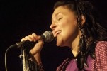 ... musste sich gedulden. Die Isländern sang zunächst einige Songs...|&copy; laut.de (Fotograf: Peter Wafzig)