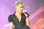 Pink live im Rheinenergiestadion Köln|&copy; laut.de (Fotograf: Peter Wafzig)