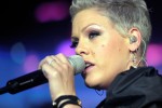 Pink live im Rheinenergiestadion Köln|&copy; laut.de (Fotograf: Peter Wafzig)