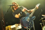 Grohl hüpft und tanzt.|&copy; laut.de (Fotograf: Peter Wafzig)