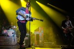 Zum Radiokonzert spielten Coldplay nicht nur Songs...|&copy; laut.de (Fotograf: Peter Wafzig)