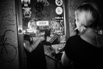 Ines macht sich fertig für die Show|&copy; laut.de (Fotograf: Björn Jansen)