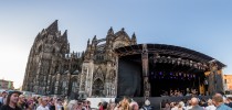 Eine Musiklegende direkt am Dom., Roncalli Platz, Köln, 2018 | © laut.de (Fotograf: Rainer Keuenhof)