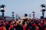 Die Party ist in vollem Gange und der zweite Festivaltag läuft auf seinen Höhepunkt zu., Rock am Ring, 2025 | © laut.de (Fotograf: Rainer Keuenhof)