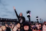 Die Party ist in vollem Gange und der zweite Festivaltag läuft auf seinen Höhepunkt zu., Rock am Ring, 2025 | © laut.de (Fotograf: Rainer Keuenhof)