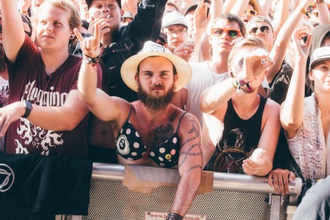 ... und erscheint auch in Unterwäsche.