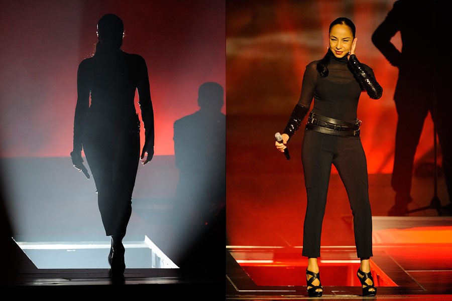 Sade Sie erscheint aus der Bühne Sade (1/10) laut.de Foto