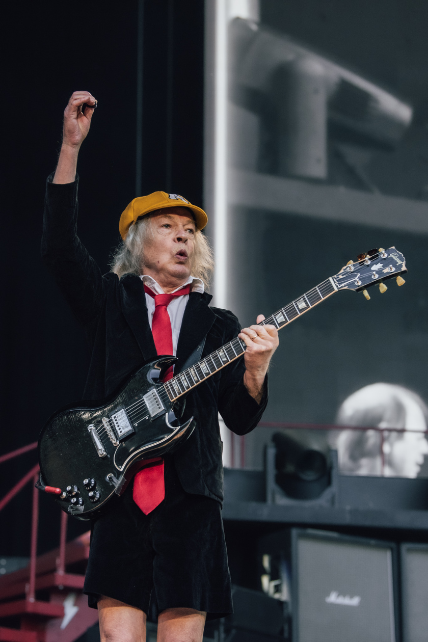 AC/DC – Angus Young. (26/43) – Wie ein Schlag in die Magengrube: Angus ...