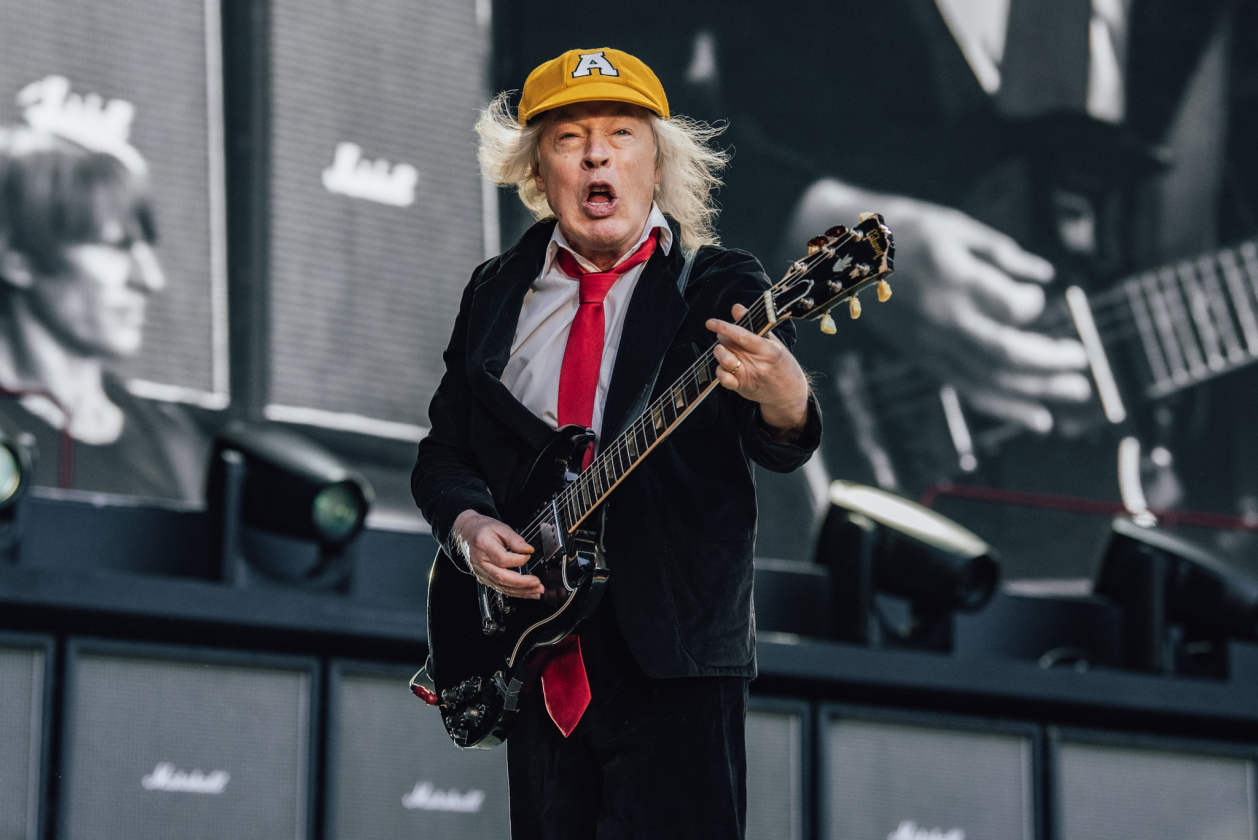 AC/DC – Angus Young. (13/43) – Wie ein Schlag in die Magengrube: Angus ...