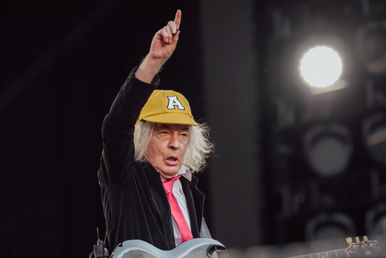 AC/DC – Angus Young. (1/43) – Wie ein Schlag in die Magengrube: Angus ...