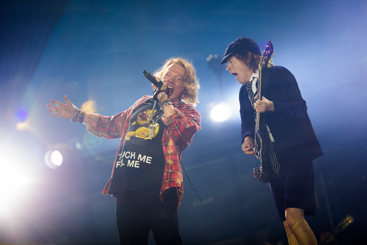 Am Rhein gaben Angus Young, Axl Rose und Co. ihr vorerst letztes Konzert der "Rock Or Bust"-Europatour. – Axl Rose am Mic von AC/DC.