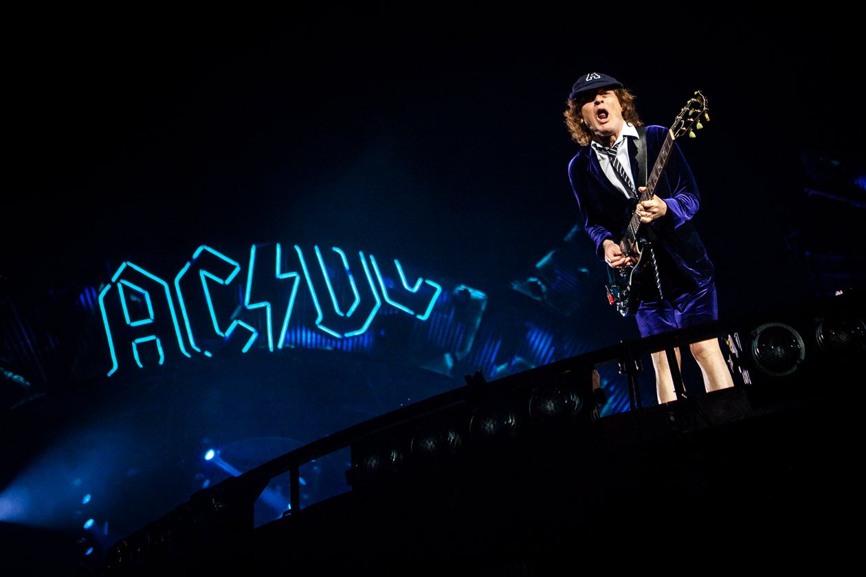 AC/DC – Am Rhein gaben Angus Young, Axl Rose und Co. ihr vorerst letztes Konzert der "Rock Or Bust"-Europatour. – Der Chef im Ring.