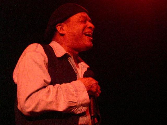 Al Jarreau (9/10) Bei seiner Tour 2004 wird der Entertainer
