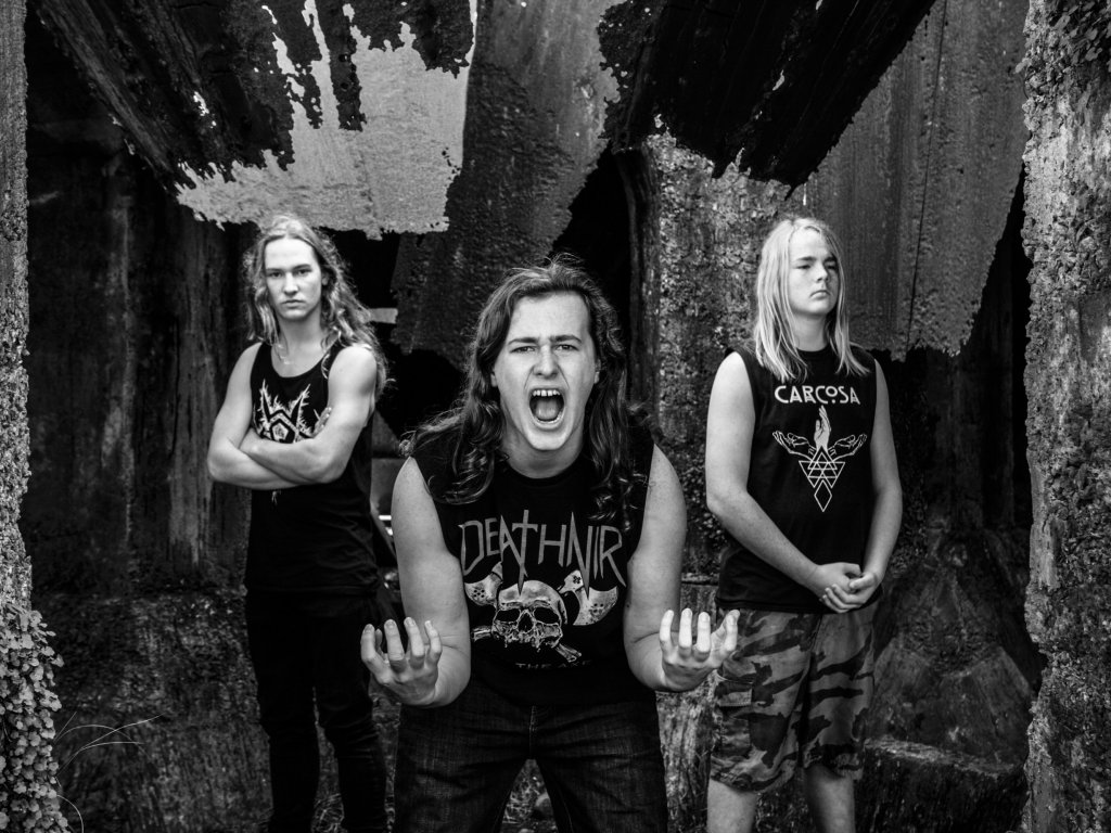 Alien Weaponry