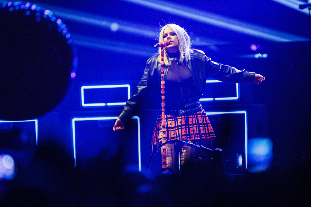 Volles Haus: mit dem aktuellen Album "Love Sux" auf Deutschlandtour. – Avril Lavigne.