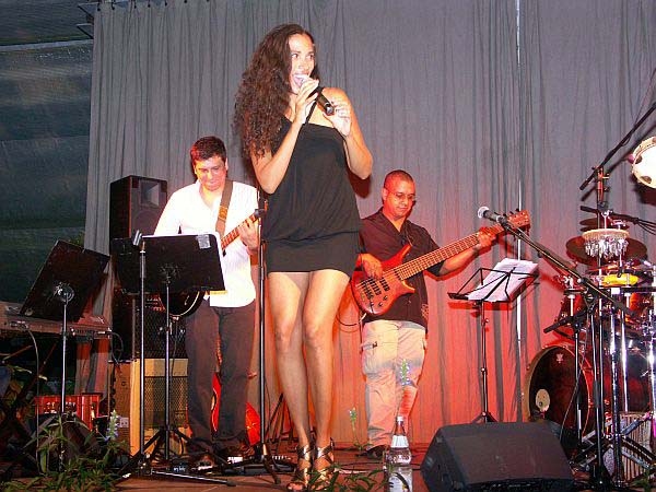 Bê gastiert 2009 am Bodensee. – ... bei dieser Sängerin.