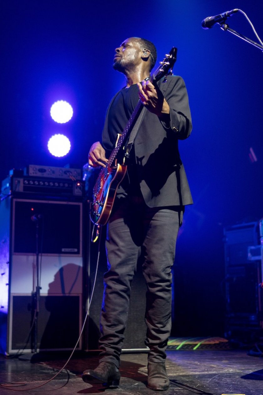 Beck – Becks Bassist.