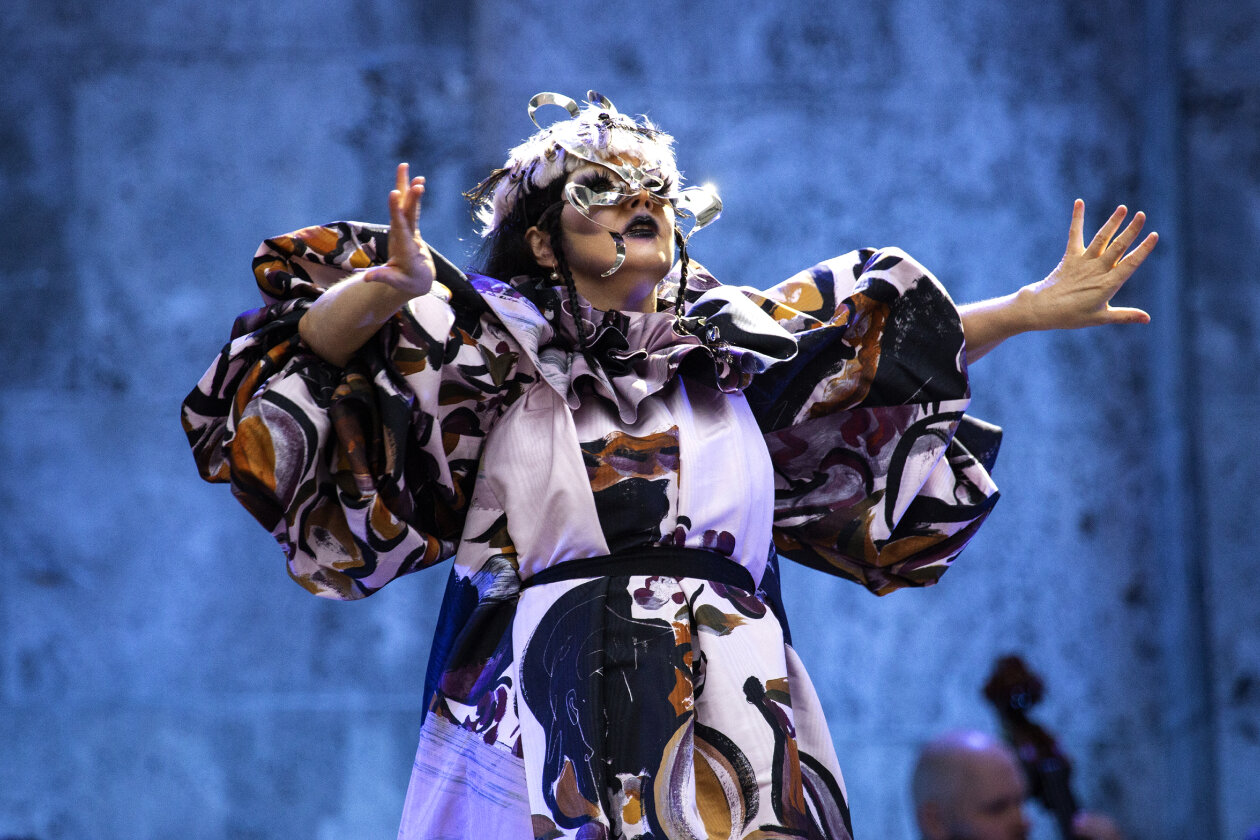 Björk mit dem Rundfunk-Sinfonieorchester Berlin, dirigiert von Bjarni Frímann Bjarnason. – Björk in Berlin.