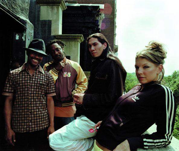 Coole Pressefotos von Fergie und den Jungs. – Mit "Where Is The Love" standen die Black Eyed Peas ...