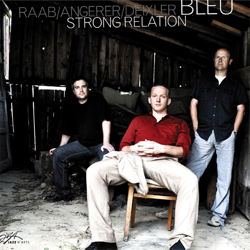 Bleu feiern 2010 ihr Deutschlanddebüt: "Strong Relation". – "Strong Relation".