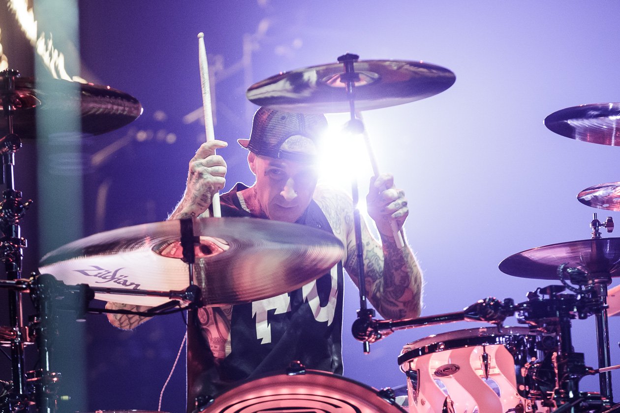 Blink 182 – Travis Barker, Mark Hoppus und Matt Skiba im Ruhrgebiet. – Drum-Tier.