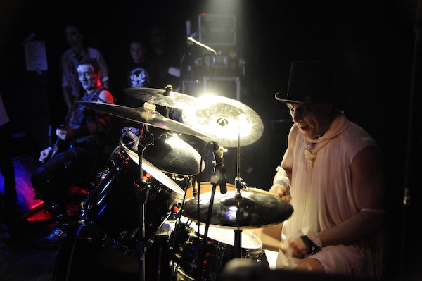 Blitzkid in Köln beim Finale der Hell Nights Tour 2008. – Dr. Chud an den Drums