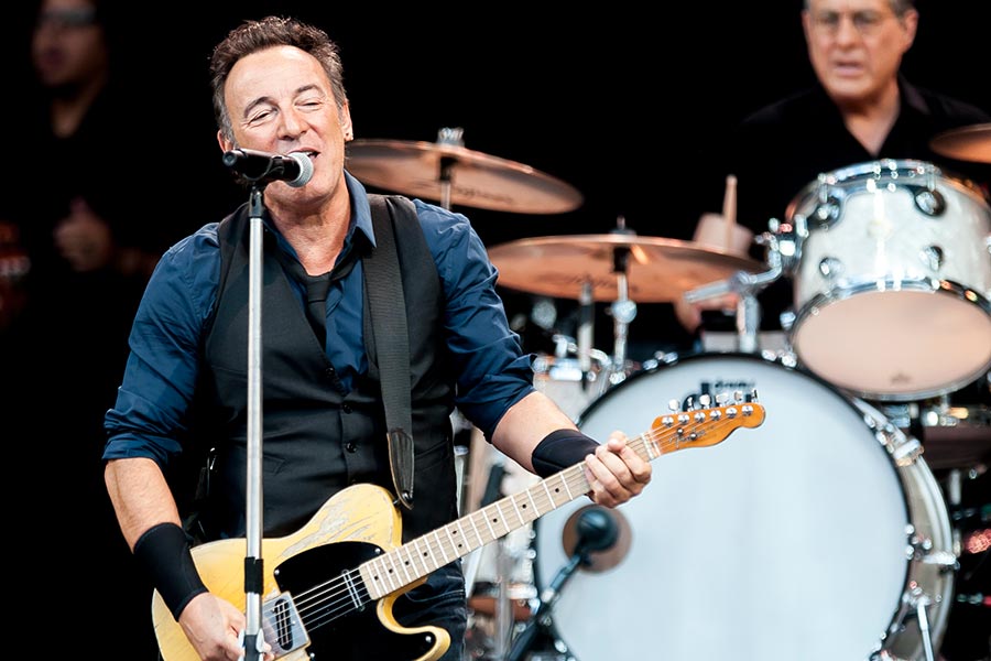 Bruce Springsteen – Druck hingegen hat Springsteen selbst genug, das merkt man schon beim Opener Badlands.