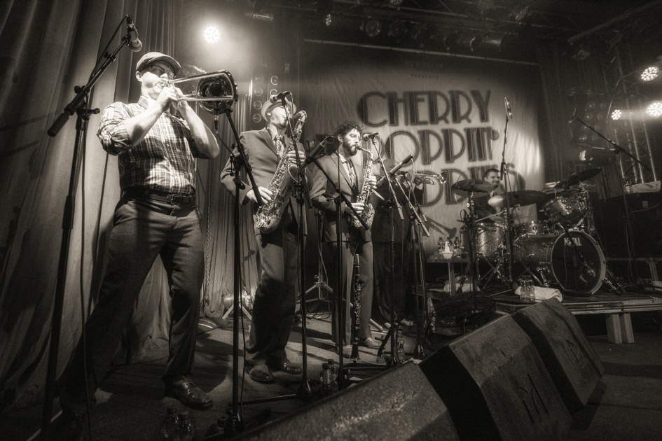 Cherry Poppin' Daddies – Die 'legendäre' laid back Punk-Big Band in der Haupstadt. – Die Bläser-Scetion.
