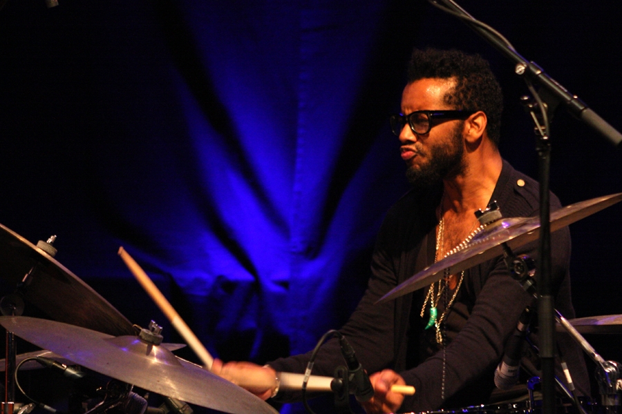 Christian Scott live auf dem Jazz No Jazz-Festival in Zürich 2010. – Jamire Williams