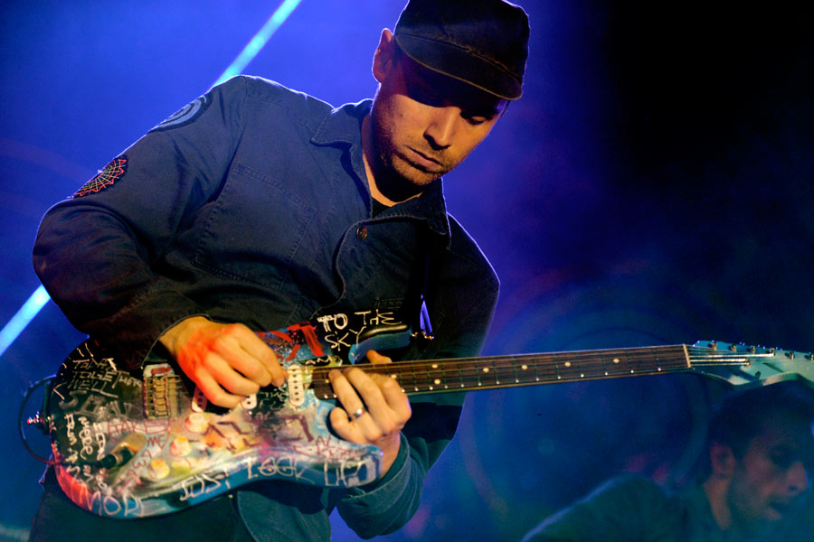 Coldplay spielen ein exklusives Radiokonzert im Kölner E-Werk. – Jonny Buckland an der Gitarre