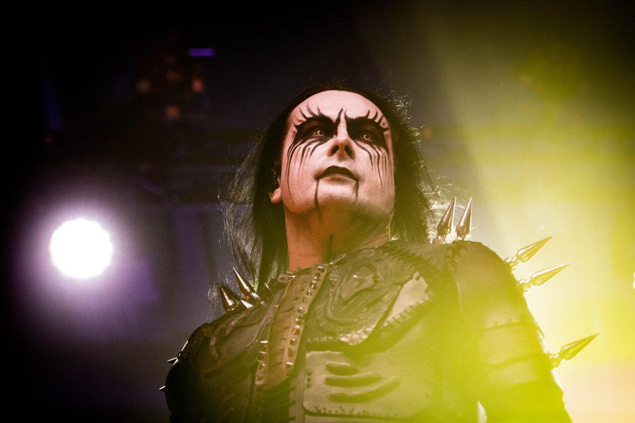 Cradle Of Filth Dani Filth. (6/14) Dark Horses And Forces Cradle