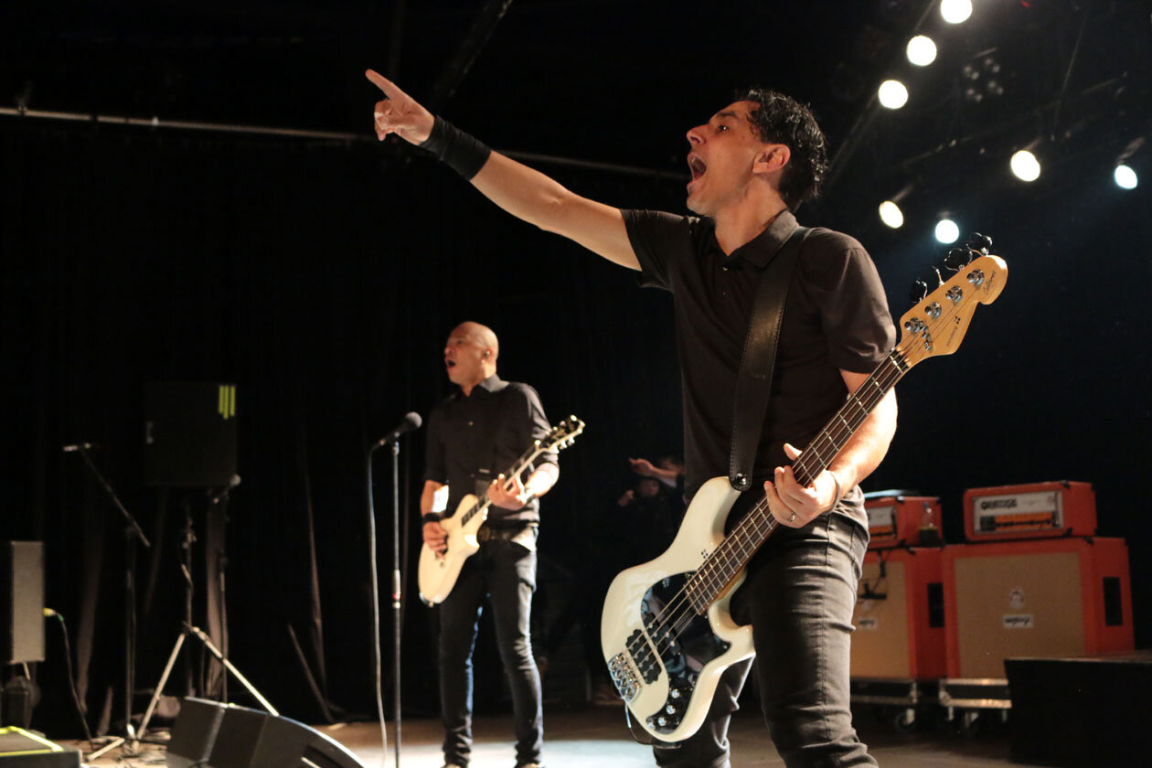 Danko Jones John und Danko. (5/16) Danko und Band gehen ab, wie man